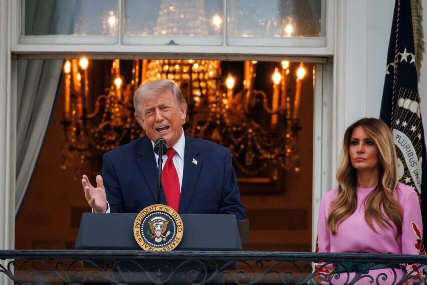 Cum reușește Melania să îl intimideze pe Donald Trump. Prima Doamnă l-a pus în dificultate pe liderul SUA chiar la Casa Albă