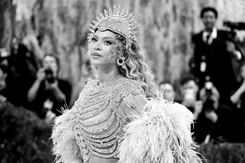 Met Gala 2026, între artă și exagerare. Vedetele și ținutele care au provocat cele mai aprinse reacții