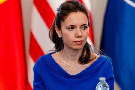 Obiceiul elegant pe care Mirabela Grădinaru pare să îl fi împrumutat de la Kate Middleton. Detaliul remarcat la două apariții importante