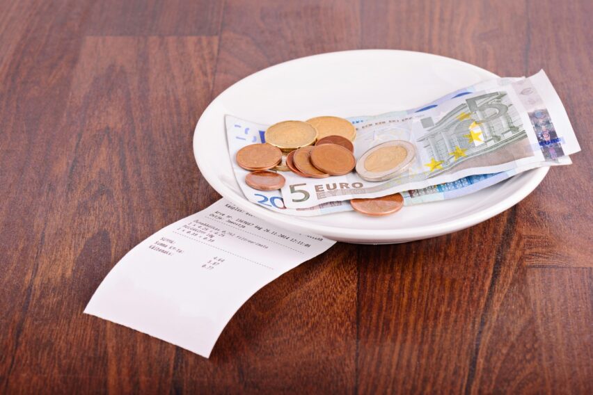 Cât bacșiș se lasă în vacanță, de fapt. În unele țări, 20% este regula, în altele, gestul este considerat ofensator
