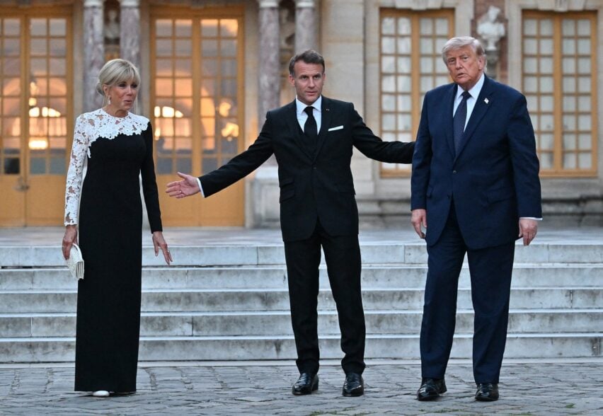 Brigitte Macron nu a uitat insulta lui Donald Trump. Gestul remarcat de toți la întâlnirea de la Versailles