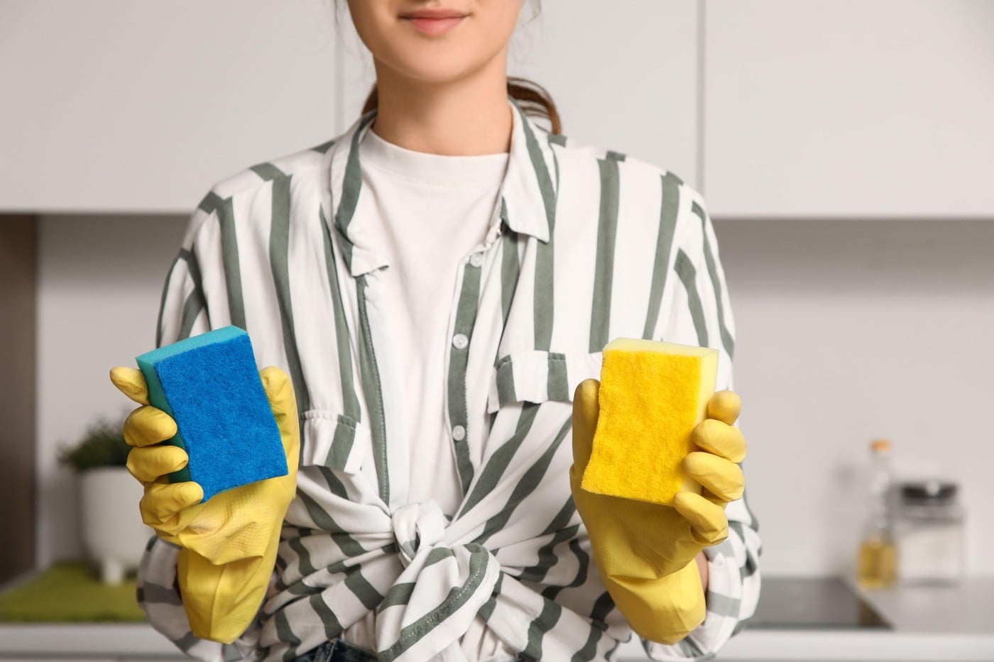 7 lucruri pe care nu ar trebui să le cureți niciodată cu un burete de vase. Greșeala pe care mulți o fac zilnic