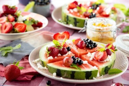 Fructul pe care nutriționiștii îl recomandă în zilele caniculare. Hidratează mai bine decât ai crede