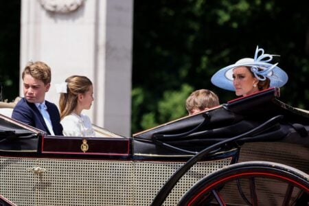 Reacția lui Kate Middleton a stârnit valuri de comentarii după ce, pentru câteva secunde, a uitat că este filmată. Prințesa a fost ținta unui nou șir de critici acide