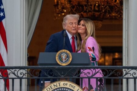 Melania Trump și Donald Trump, mai distanți ca niciodată? Gestul președintelui care a alimentat zvonurile despre probleme în căsnicie