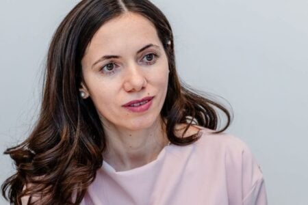 Mirabela Grădinaru a surprins în Polonia. Cea mai îndrăzneață apariție de când Nicușor Dan a devenit președinte