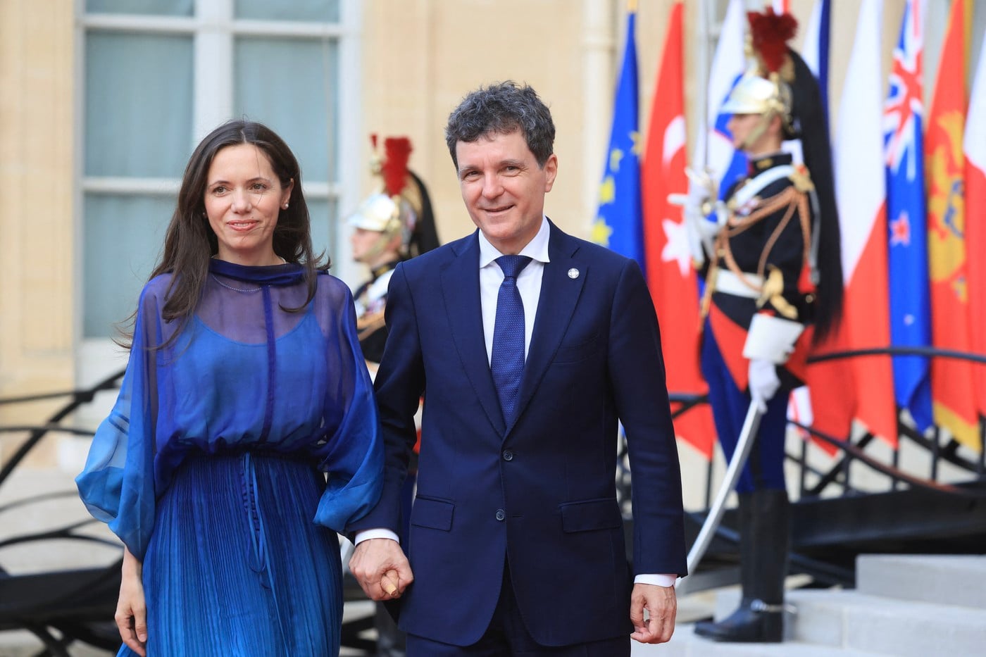 Mirabela Grădinaru, schimbare totală de stil la recepția organizată de Emmanuel Macron. Alegerea îndrăzneață făcută în Franța