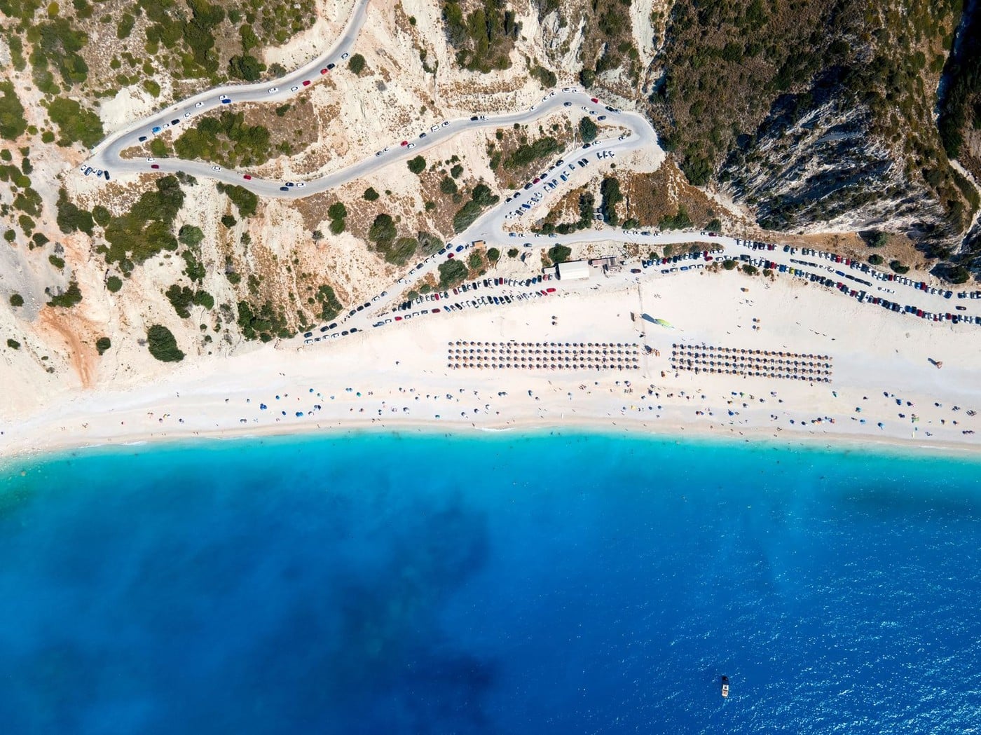 Cele mai liniștite plaje din Grecia. 7 locuri în care scapi de forfota verii