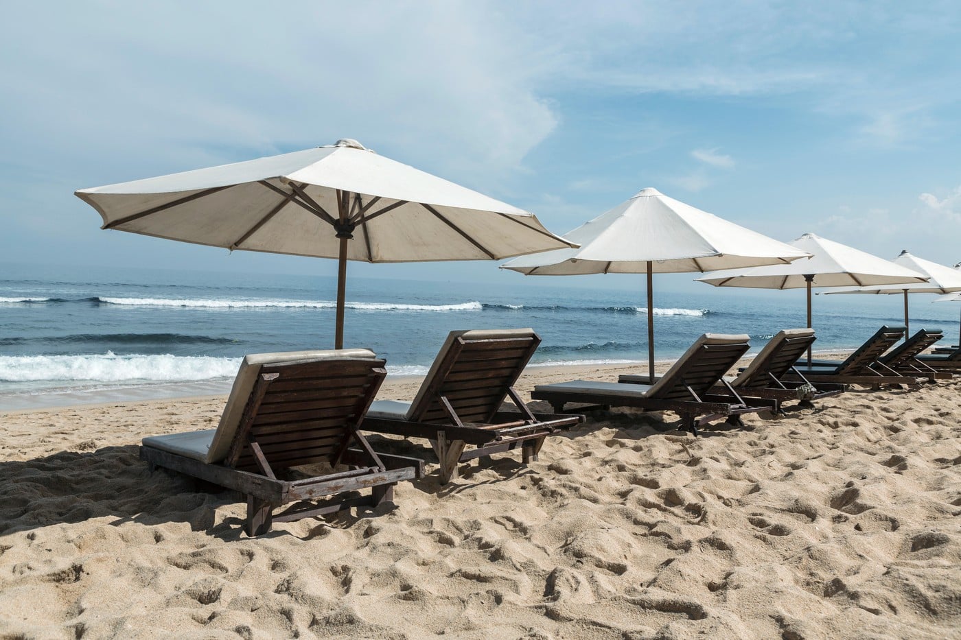 O zi la plajă în România poate costa mai mult decât în Grecia sau Bulgaria. Cât au ajuns șezlongurile în cele mai populare destinații de vacanță