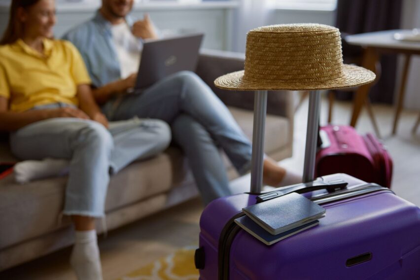 Cum îți pregătești casa înainte de vacanță. 5 lucruri care pot preveni pagubele și furturile