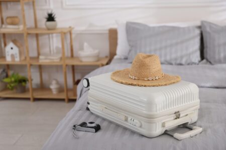 Cum cureți corect valiza după vacanță. Regulile simple care țin la distanță bacteriile, ploșnițele și mirosurile neplăcute