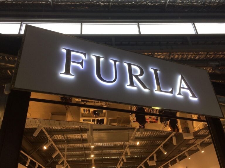 Furla - un brand cu tradiție din 1927. Iată cine este în spatele acestui nume și de ce costă atât gențile din piele lucrate manual (Sursa foto: Profimedia)