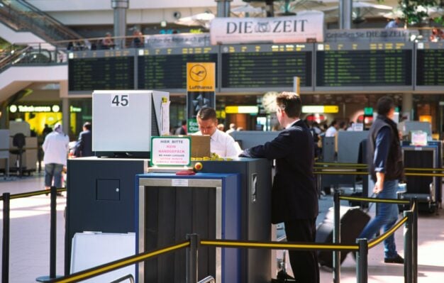 Ce să nu pui în bagajul de mână dacă nu vrei să fii oprită la control. Obiectele banale care pot atrage atenția la aeroport