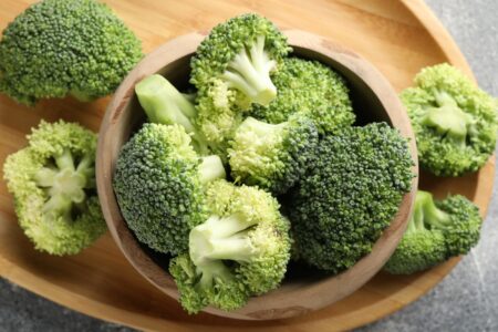 Cum păstrezi broccoli proaspăt și crocant mai mult timp. Detaliul care contează când îl pui în frigider