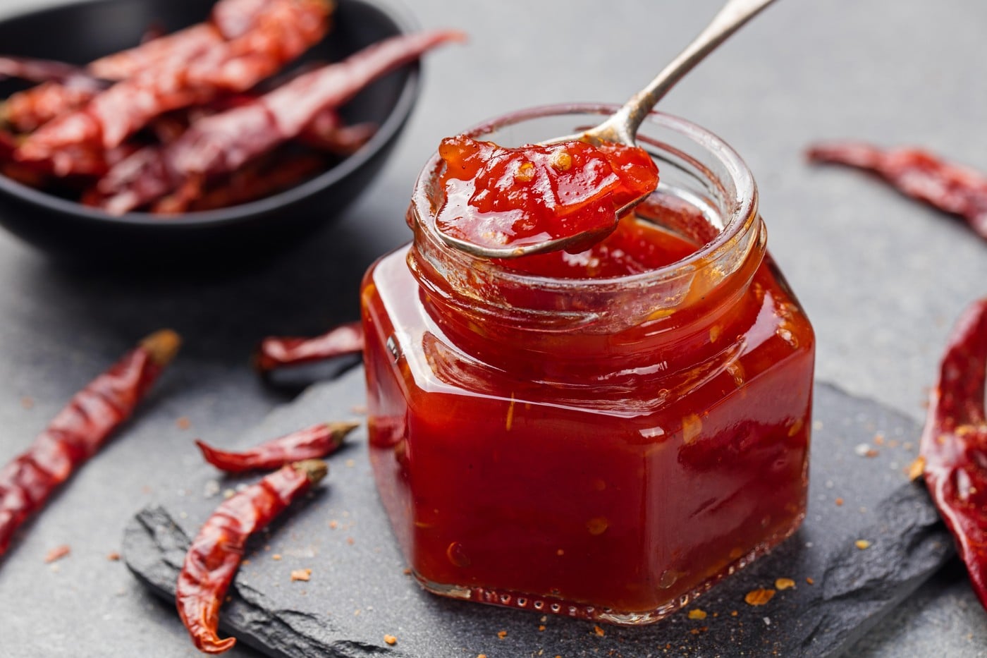 Dulceață de ardei iuți, combinația dulce-picantă care poate deveni vedeta mesei. Cum o prepari și cu ce o servești
