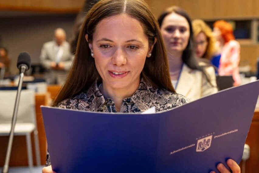 Mirabela Grădinaru a strălucit la New York într-o rochie cu un preț surprinzător de mic. Cât ar fi costat ținuta-inspirație