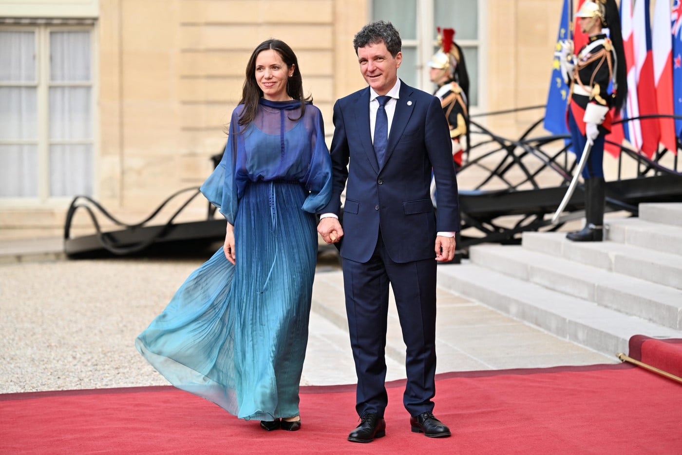 Mirabela Grădinaru, apariție sobră în prima zi de școală. Ea și Nicușor Dan i-au fost alături fiicei lor, Aheea