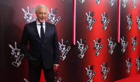 De ce a fost îndepărtat Tom Jones de la The Voice. Prima reacție a artistului: „Nu am vrut să părăsesc emisiunea”