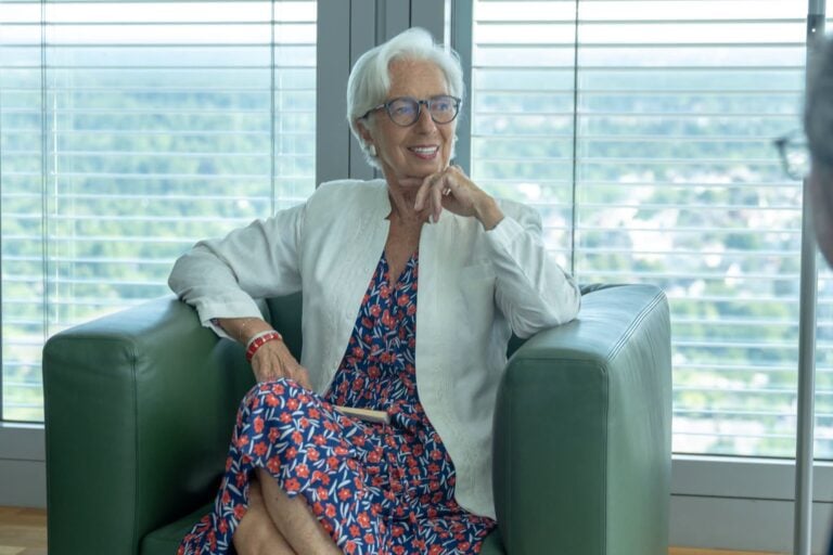 Christine Lagarde, prima femeie care a condus Fondul Monetar Internațional și Banca Centrală Europeană, și-a anunțat plecarea de la conducerea BCE pentru 7 februarie 2027. (Sursa foto: Facebook/Christine Lagarde)