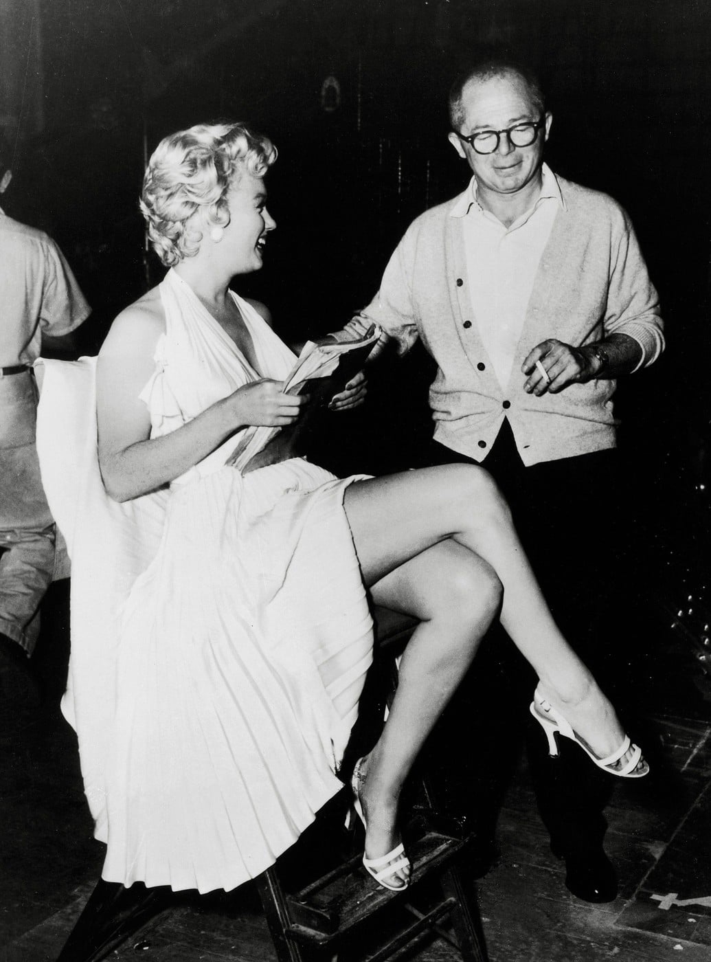 Regizorul Billy Wilder în timpul filmărilor pentru comedia *„The Seven Year Itch”*, în 1955. *(Sursa foto: Profimedia)*