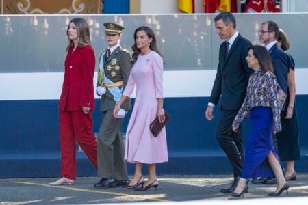 Prințesa din Europa care apare tot mai des în ținute militare. Mama ei este un simbol al eleganței, însă fiica are de îndeplinit un rol diferit FOTO