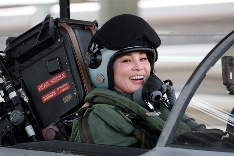 Regina Suthida a polotat singură un avion (Sursa foto: Profimedia)