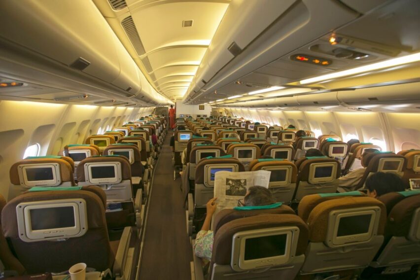 8 lucruri pe care să le înlocuiești în bagajul de avion. Alternativele mai practice recomandate de însoțitorii de bord în 2026