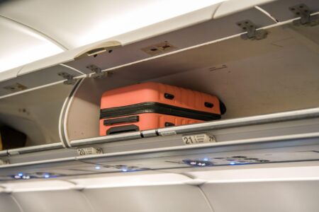 Bagajul de mână în avion: ce schimbări pregătește UE și de când s-ar putea aplica noile reguli