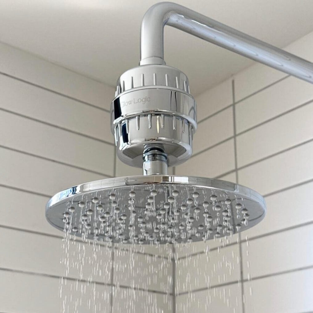 Pară de duș cu filtru integrat – cartușul se află în mâner sau în corpul parei. Înlocuiești întreaga pară sau doar cartușul.