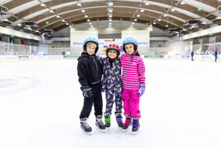 Fundația Țiriac lansează cea de-a zecea ediție a programului gratuit de inițiere în patinaj pentru copii, cu o primă sesiune demonstrativă pe 17 octombrie 2026, la Patinoarul Allianz-Țiriac Arena