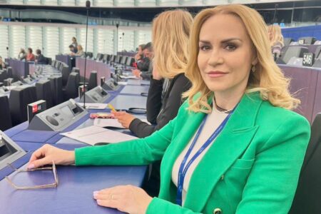 Gabriela Firea, mărturisire rară despre prima experiență ca mamă. Fotografia din trecut care a adunat sute de reacții în mai puțin de o oră