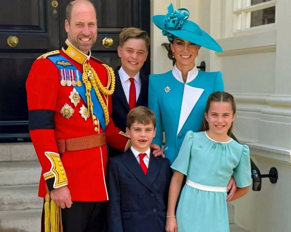 Kate Middleton și Prințesa Charlotte, apariție neașteptată în metroul londonez. Cum au fost surprinse printre călători