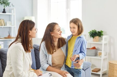 Cum îți împarți weekendul între rolul de mamă, soție și prietenă. Ce faci când fiecare trage de tine în altă direcție