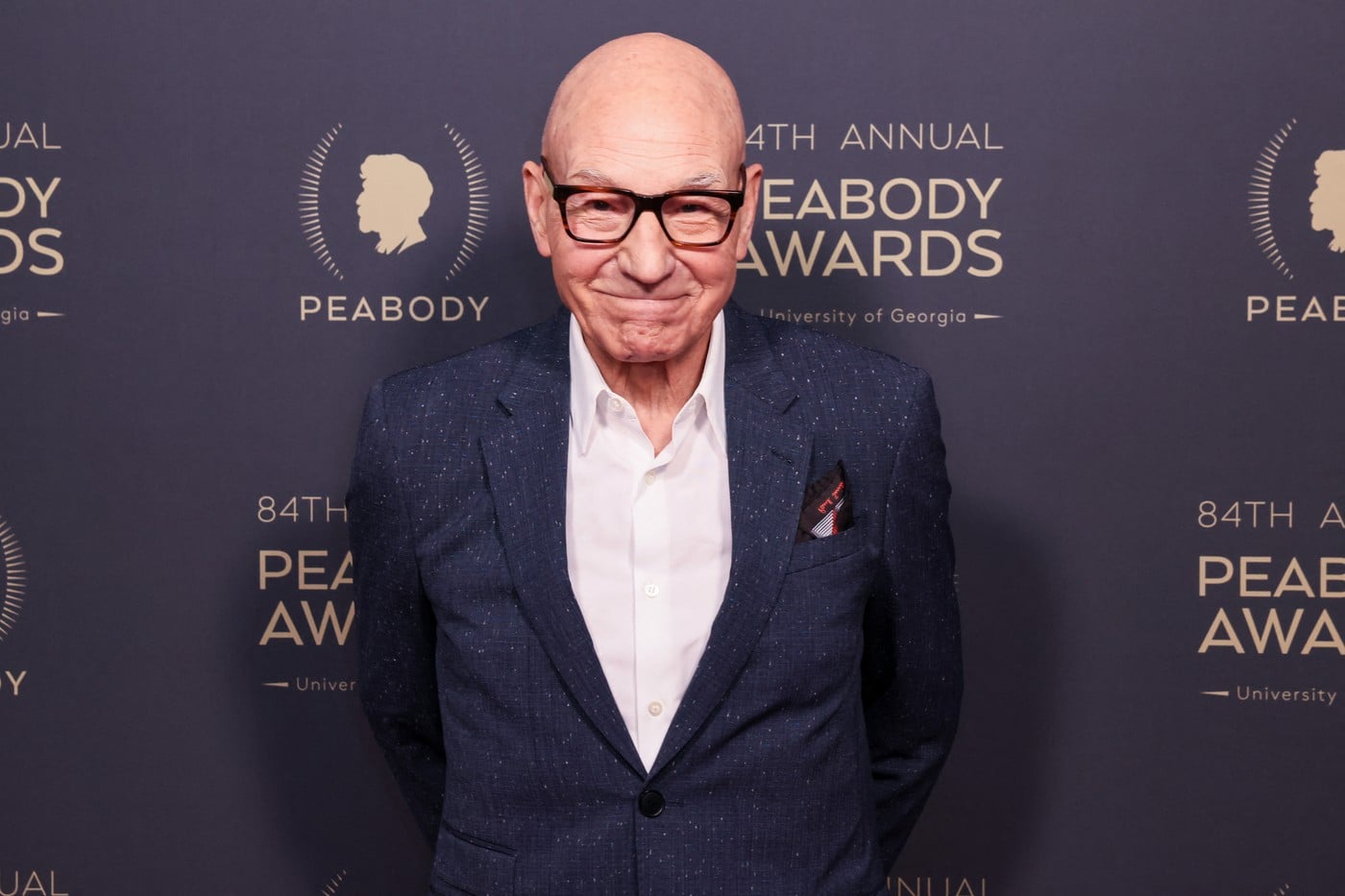 Sir Patrick Stewart: De la o copilărie marcată de frică, la un aliat al femeilor abuzate. Povestea incredibilă a unui actor de legendă