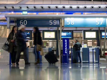 Ryanair schimbă regulile de check-in din 10 noiembrie. Pasagerii care ajung prea târziu la aeroport riscă să piardă avionul