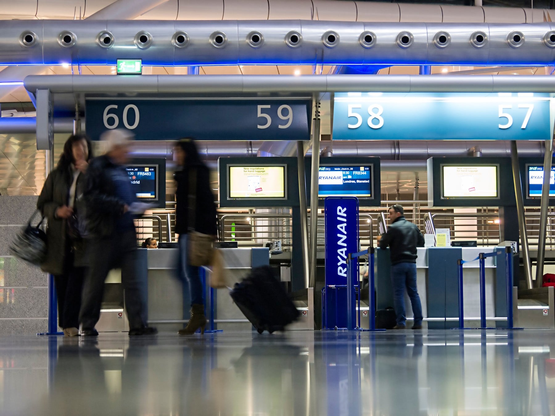 Ryanair schimbă regulile de check-in din 10 noiembrie. Pasagerii care ajung prea târziu la aeroport riscă să piardă avionul